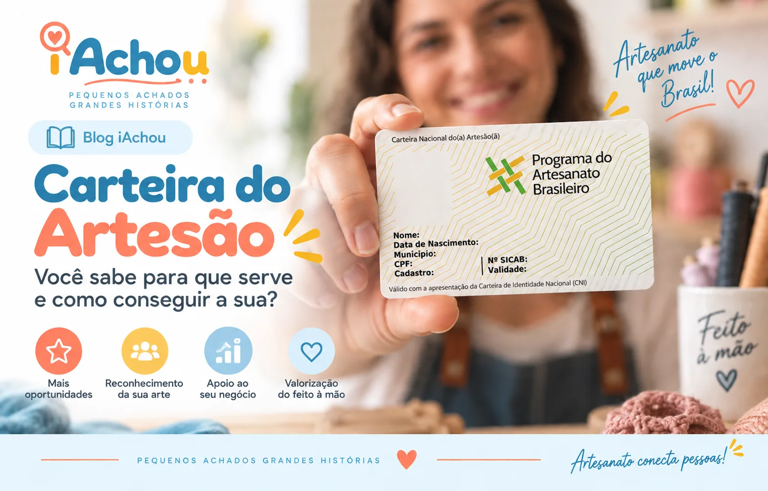 Artesã segurando a Carteira Nacional do Artesão, documento do Programa do Artesanato Brasileiro, em destaque.