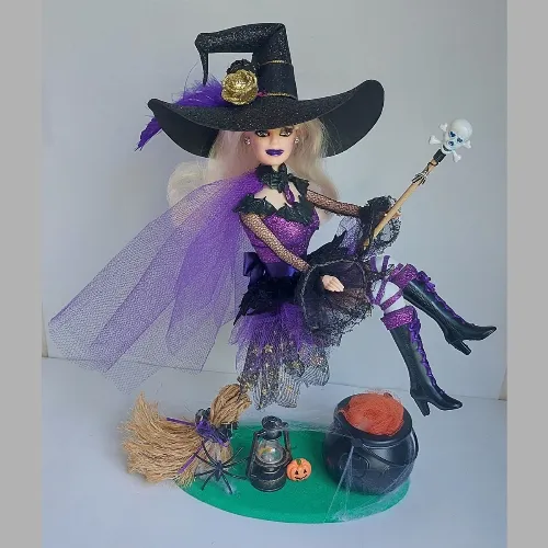 Bruxa Hallowen Voando com Cenário