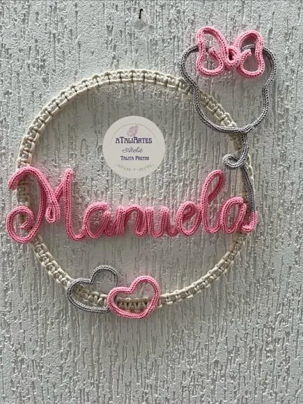 Guirlanda com Pérolas personalizada com Tricotin e macramê