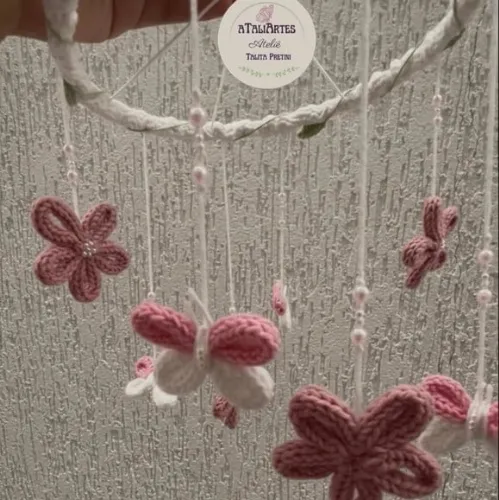 Móbile Borboletas e Flores em Tricotin