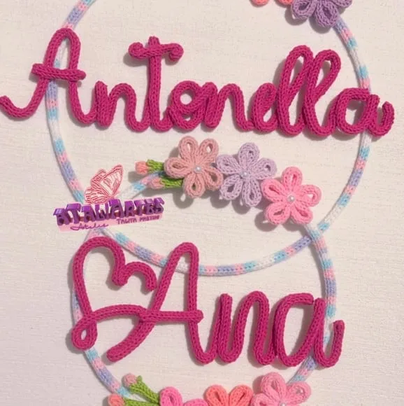 Guirlanda Irmãs ou Gêmeas Personalizadas em Tricotin