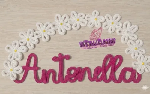 Porta Maternidade Semi Arco de Flores em Tricotin