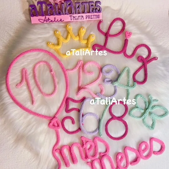 Kit Mêsversário Coroa e borboleta + Nome Personalizado Tricotin