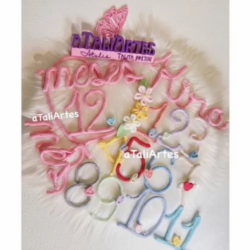 Kit Mêsversário corações + Nome Personalizado em Tricotin