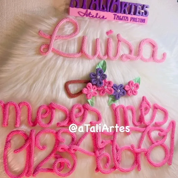 Kit Mêsversário Galho de Flores com nome em Tricotin