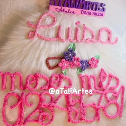 Kit Mêsversário Galho de Flores com nome em Tricotin
