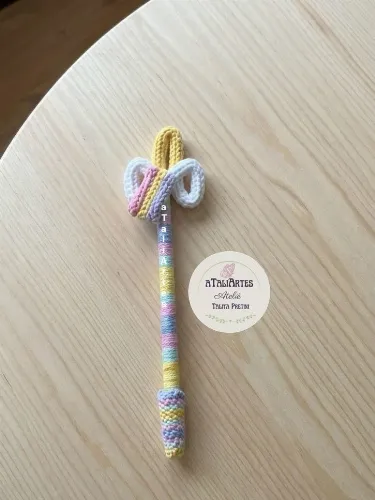Caneta Personalizada em Tricotin Desenho ou Letra