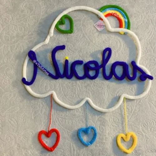 Porta Maternidade Nuvem Chuva de Amor em Tricotin