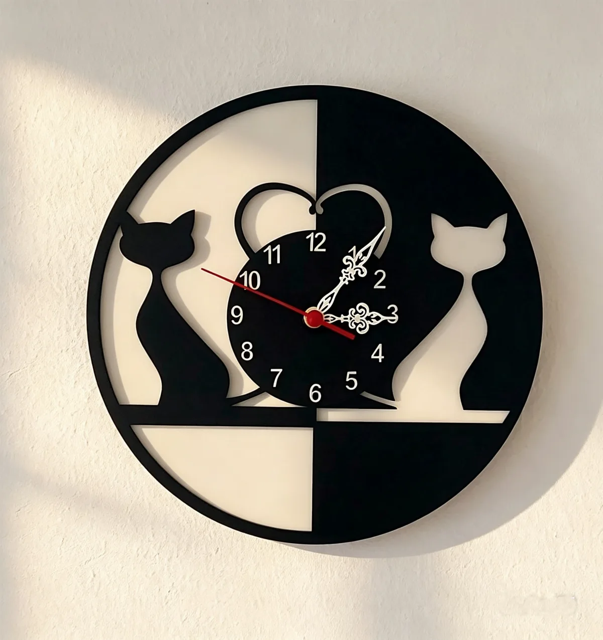 Relógio de Parede Artesanal | Peça Dupla Camada | 30cm Diâmetro | MDF 3mm Recorte a Laser | Pintado Preto e Branco