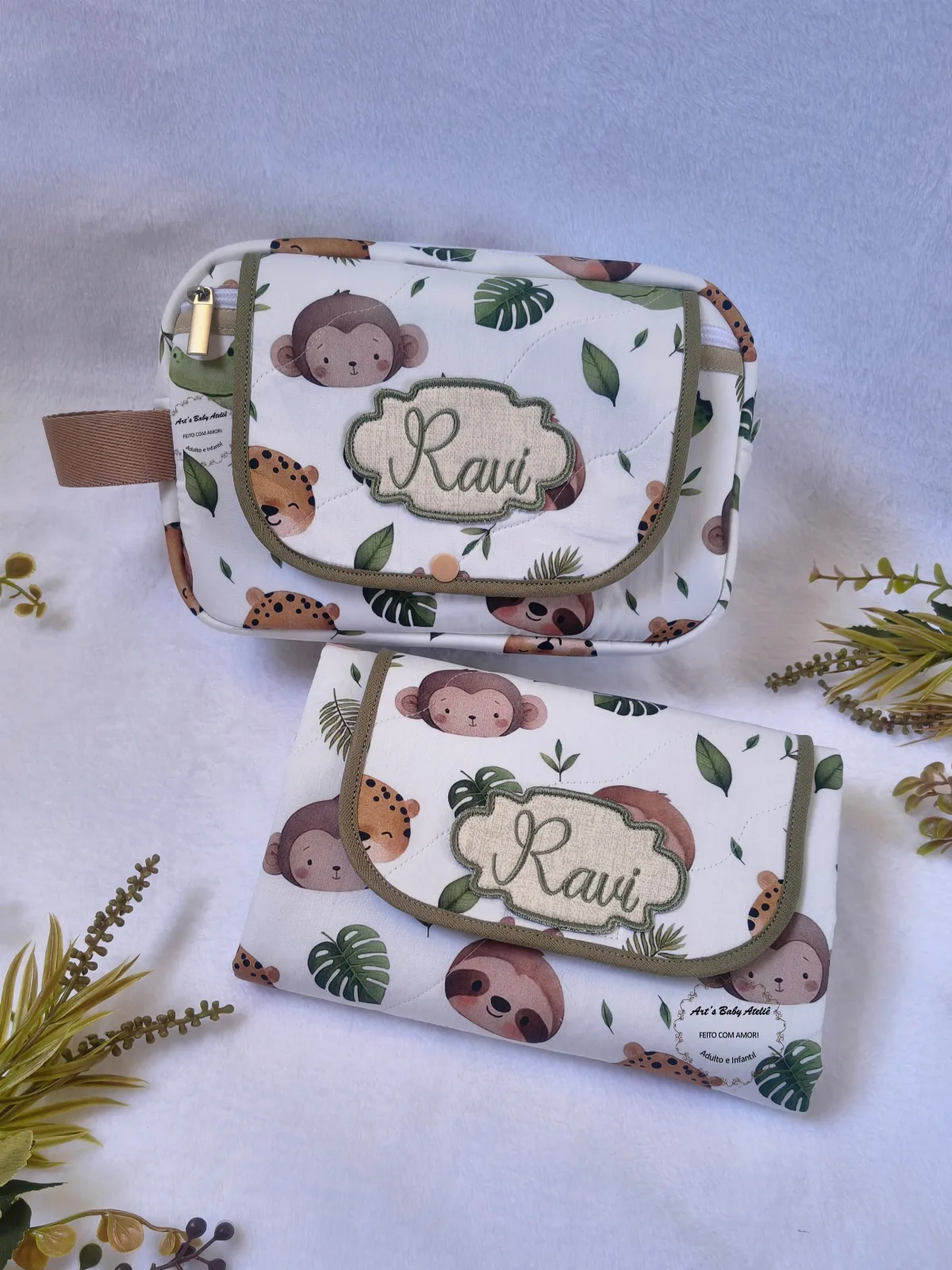 Porta Fraldas Personalizado com Trocador Portátil – Kit Higiene para Bebê com Nome Bordado, Organizador de Bolsa Maternidade