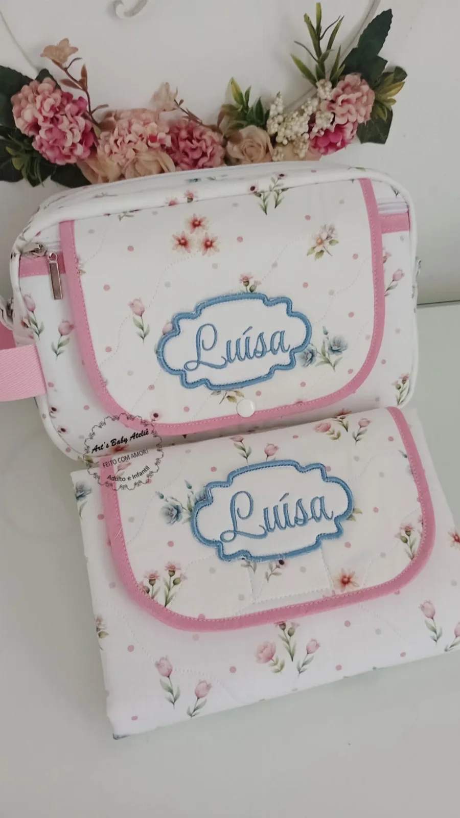 Porta Fraldas Personalizado com Trocador Portátil – Kit Higiene para Bebê com Nome Bordado, Organizador de Bolsa Maternidade