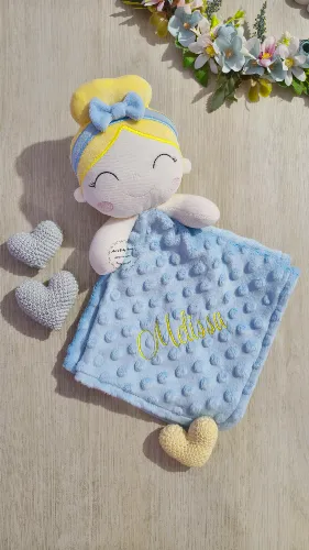 Naninha Personalizada bonequinha Nome Bordado Manta de Apego para Bebê com Bichinho de Pelúcia