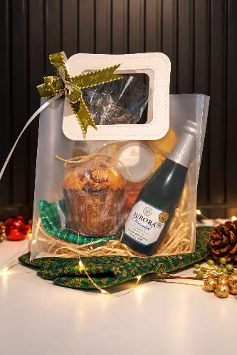 Cesta de Natal com Espumante Moscatel, Chocolate Ferrero Rocher e Mini Chocotone