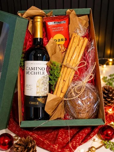 Cesta de Natal com Vinho Tinto Cabernet Sauvignon, Mini Alfajor e Palitos Salgados